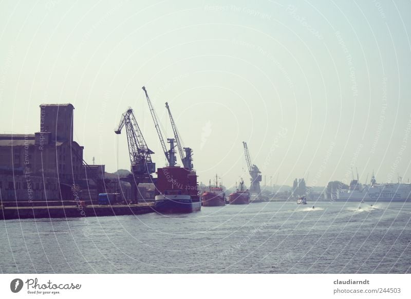 Danziger Hafen Gdánsk Polen Hafenstadt Gebäude Schifffahrt Containerschiff Güterverkehr & Logistik Wasserfahrzeug Kran Hafenkran Hansestadt Pastellton Skyline