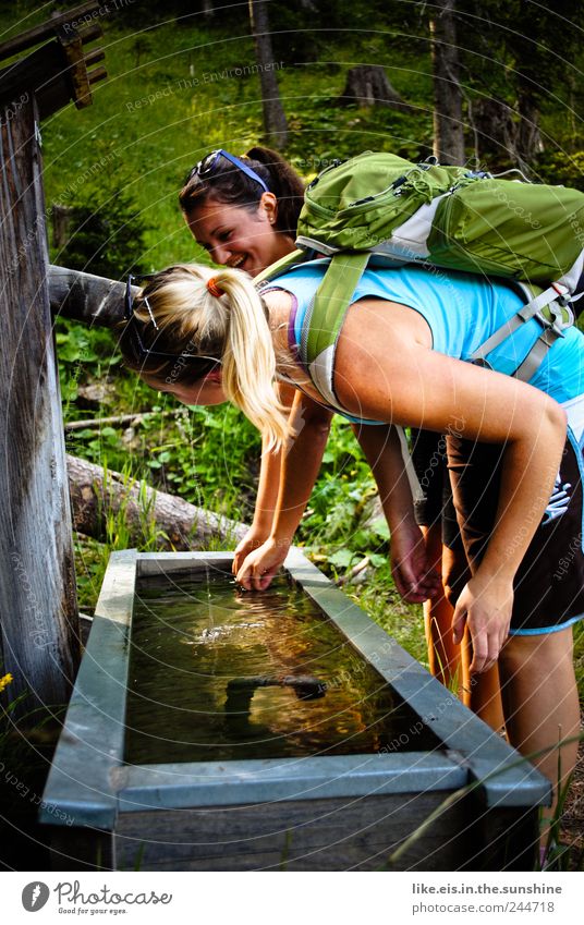 das wandern ist der mädels lust harmonisch Wohlgefühl Zufriedenheit Sinnesorgane Erholung Ferien & Urlaub & Reisen Tourismus Ausflug Freiheit Sommer