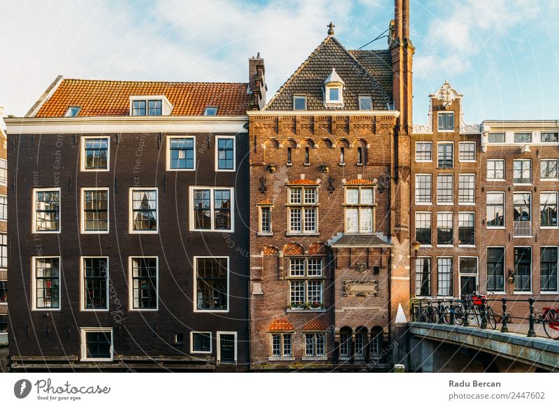 Schöne Architektur niederländischer Häuser am Amsterdamer Kanal im Herbst Niederlande Großstadt Haus Berühmte Bauten Ferien & Urlaub & Reisen Niederländer