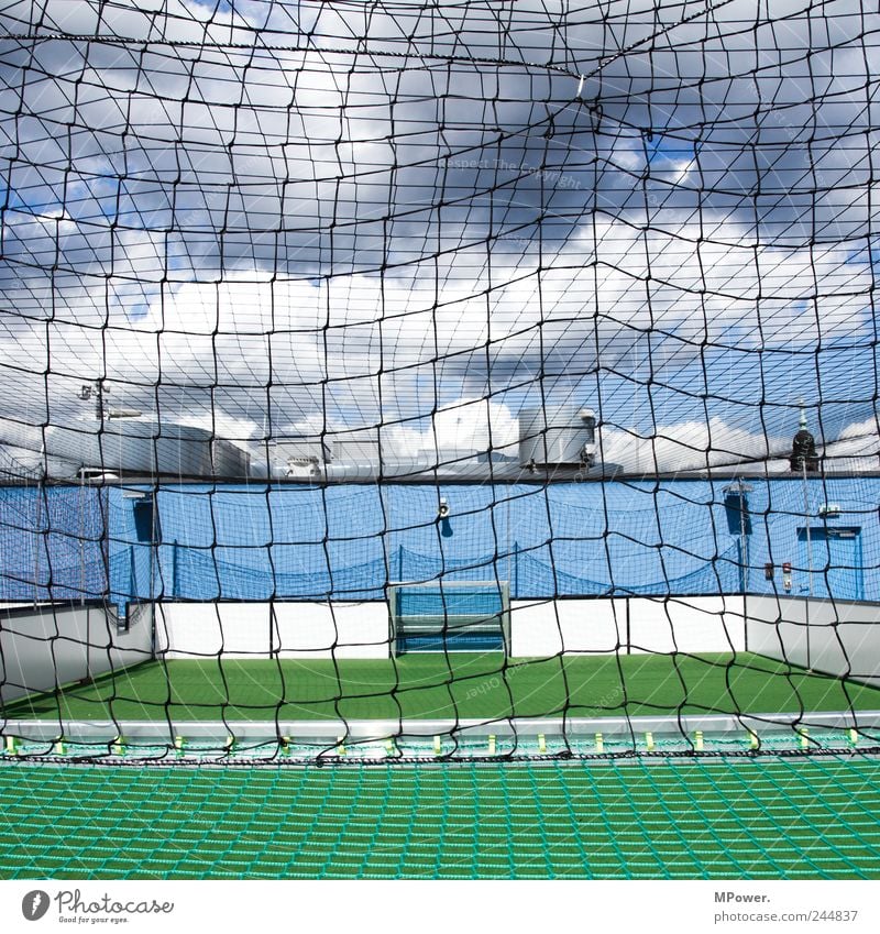 kleinfeldkicken Freizeit & Hobby Spielen Sport Ballsport Fußball Sportstätten Fußballplatz Stadion blau grün Netz Wolken Tor Kunstrasen Käfig Quadrat Vernetzung