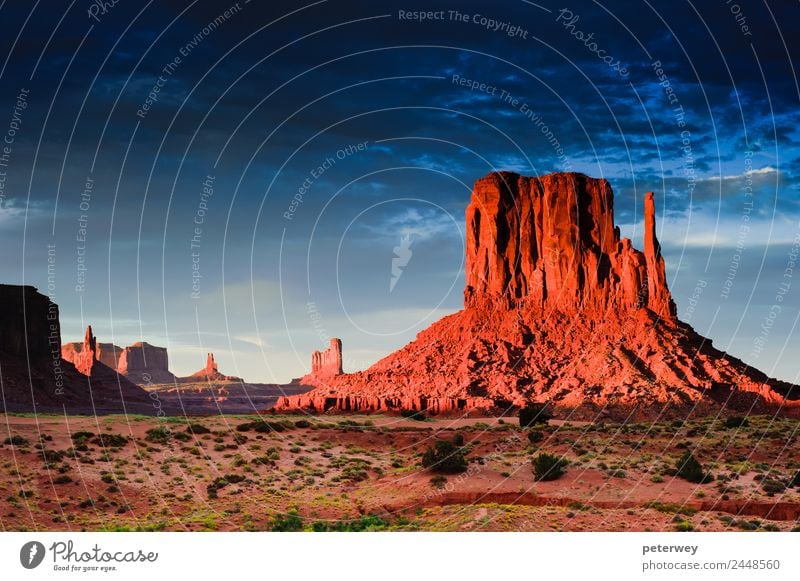 Monument Valley at sunset, Utah, USA Ferien & Urlaub & Reisen Natur Sand Sonne Park Schlucht Stimmung america Arizona blue clouds countryside dark dawn desert