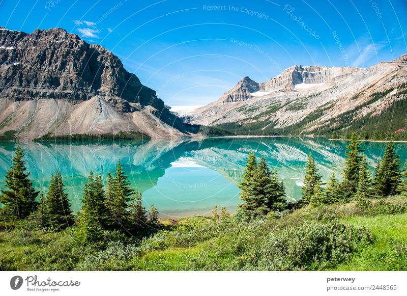 Bow Lake Panorama at the Icefield Parkway in Banff National Park Ferien & Urlaub & Reisen Ausflug Sommer Berge u. Gebirge wandern Schwimmen & Baden Natur