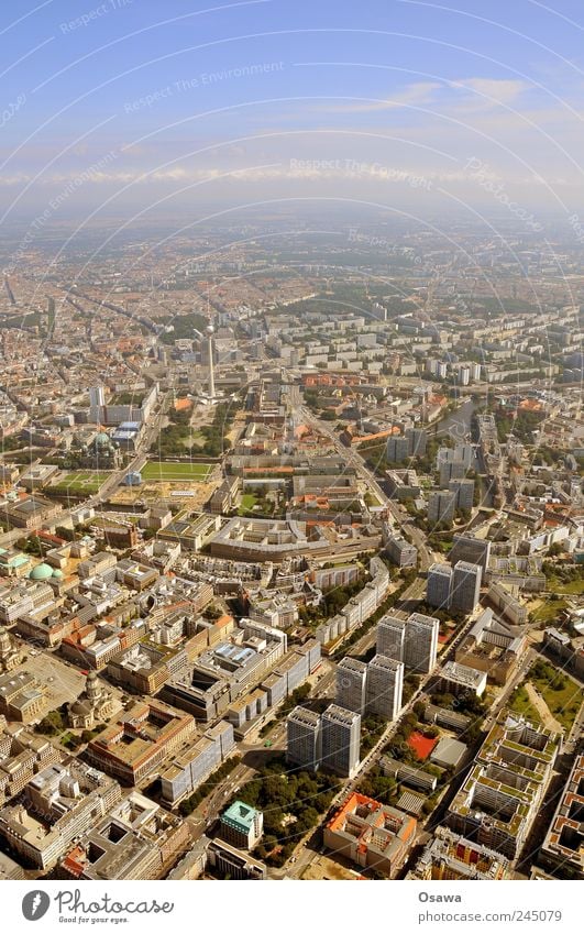 Berlin Zentrum Hauptstadt Mitte Luftaufnahme Vogelperspektive Berlin-Mitte Berliner Fernsehturm Alex Stadt Gebäude Haus Häuserzeile Dach Hochhaus