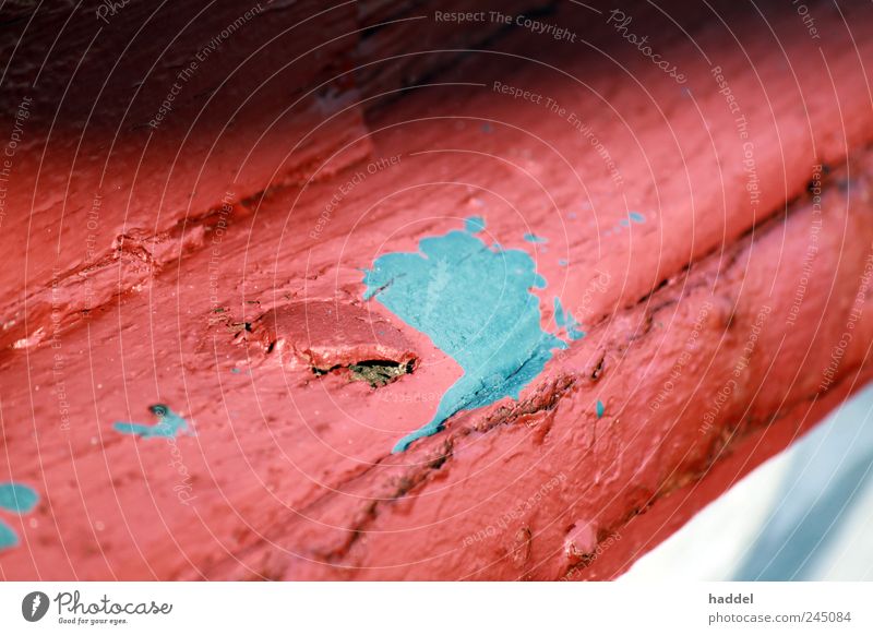 Farbfleck Holz blau rot Schraube dreckig Fleck Tropfen Farbstoff Lack malen streichen lackieren Splitter klecksen Wasserfahrzeug Fischerboot Farbfoto mehrfarbig