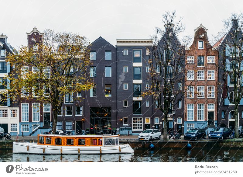 Architektur niederländischer Häuser Fassade und Hausboote am Amsterdamer Kanal Niederlande Großstadt Berühmte Bauten Ferien & Urlaub & Reisen Niederländer