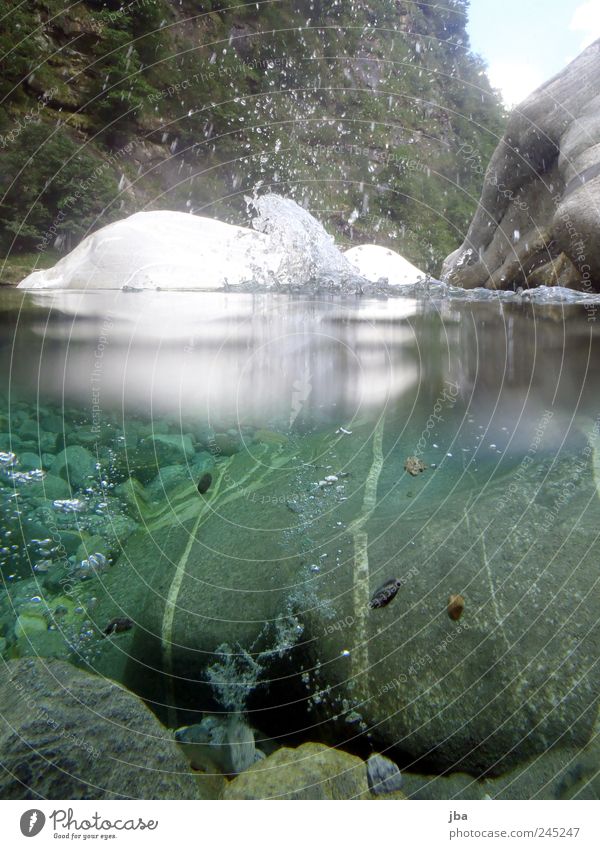 splash Leben Schwimmen & Baden Ferien & Urlaub & Reisen Ausflug Sommer Sommerurlaub Berge u. Gebirge Natur Urelemente Luft Wasser Wassertropfen Felsen