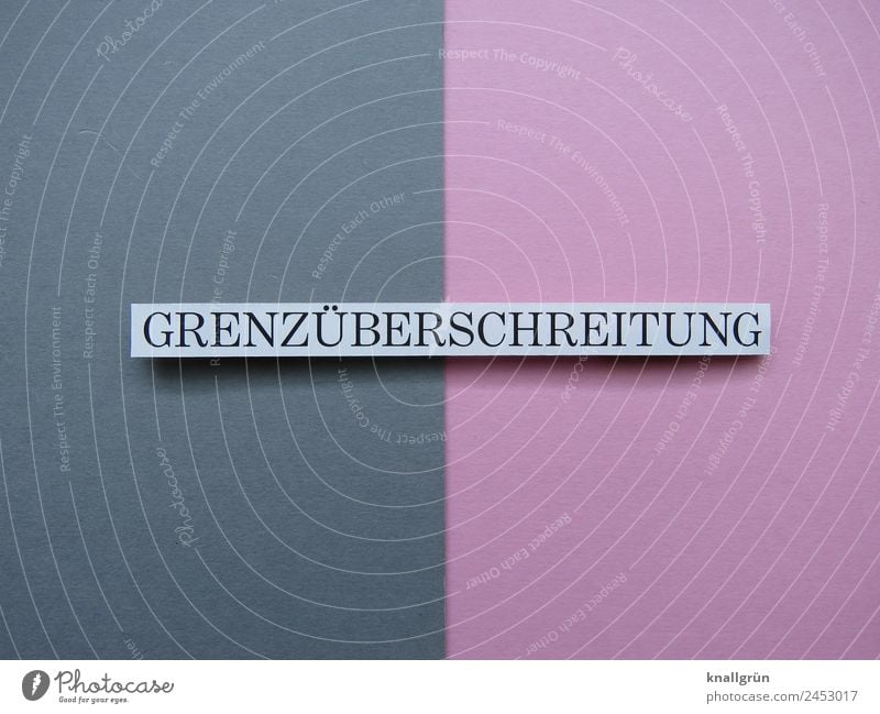 GRENZÜBERSCHREITUNG Schriftzeichen Schilder & Markierungen Kommunizieren grau rosa weiß Gefühle Stimmung Mut Sicherheit Menschlichkeit Heimweh Fernweh