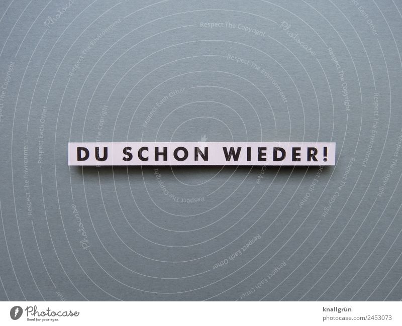 DU SCHON WIEDER! Schriftzeichen Schilder & Markierungen Kommunizieren grau schwarz weiß Gefühle Stimmung Unlust Enttäuschung Ärger gereizt Feindseligkeit