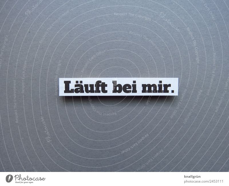 Läuft bei mir. Lifestyle Erfolg Leben positiv Stimmung Freizeit & Hobby Stil Zufriedenheit Buchstaben Wort Satz Letter Typographie Schriftzeichen Text Sprache