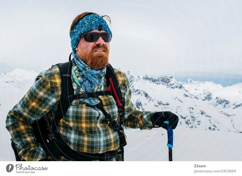 Freeskier Ferien & Urlaub & Reisen Abenteuer Winter Berge u. Gebirge Skier Junger Mann Jugendliche 18-30 Jahre Erwachsene Natur Landschaft Schnee Alpen