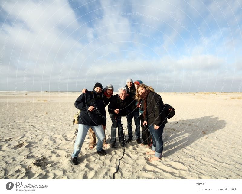 Spiekeroog | Alternativer Betriebsausflug Freude Freizeit & Hobby Strand Insel Mensch Frau Erwachsene Mann 6 Menschengruppe Sand Himmel Wolken Küste lachen kalt