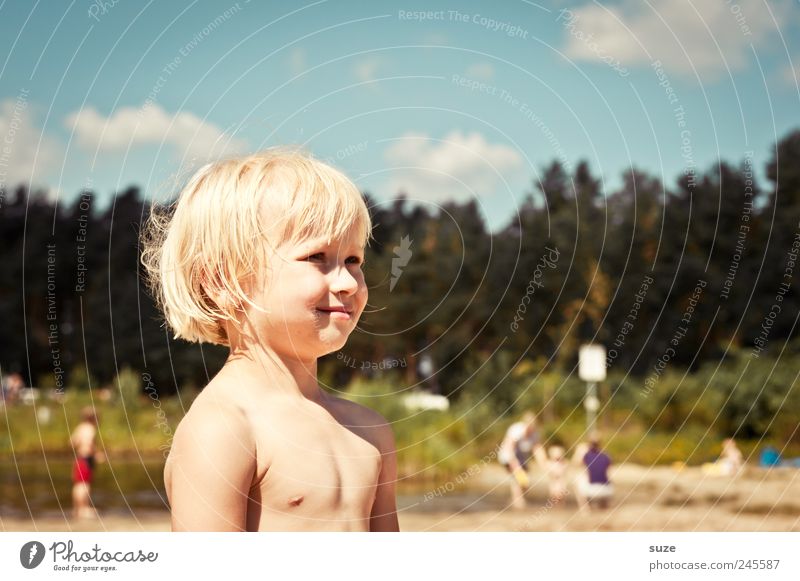 Sommakind Haare & Frisuren Ferien & Urlaub & Reisen Mensch Kind Junge Kindheit Haut Kopf Gesicht 1 3-8 Jahre Himmel Wolken Baum Seeufer blond stehen klein