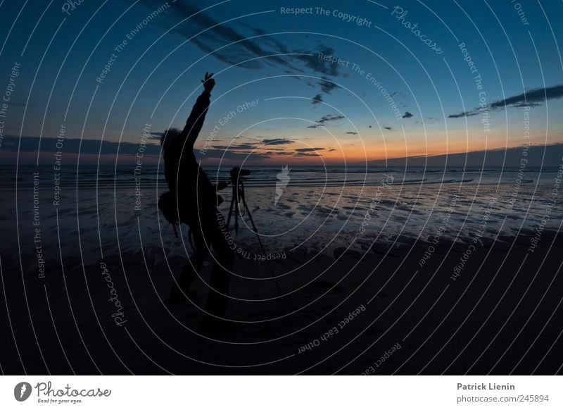 Leidenschaft Freude Sinnesorgane Ferien & Urlaub & Reisen Strand Meer Mensch maskulin Mann Erwachsene 1 45-60 Jahre Umwelt Wasser Himmel Nachthimmel Nordsee