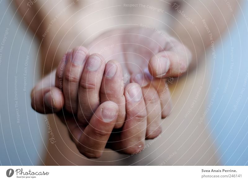 vergeblich bitten,die kranken hände. maskulin Haut Arme Hand Finger 1 Mensch Mauer Wand festhalten kalt Leidenschaft Hoffnung Glaube Zufriedenheit Wunsch