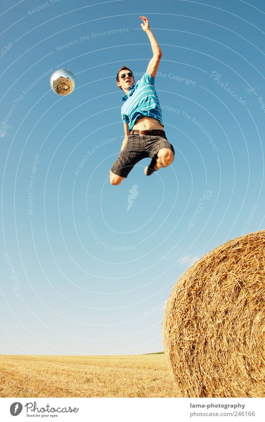 Jump around! Wohlgefühl Freizeit & Hobby Ferien & Urlaub & Reisen Freiheit Sommer Mensch maskulin Junger Mann Jugendliche Leben 1 18-30 Jahre Erwachsene Natur