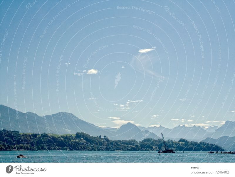 Herz der Schweiz Himmel Wolkenloser Himmel Sommer Schönes Wetter Berge u. Gebirge See blau Vierwaldstätter See Alpen Luzern Farbfoto Außenaufnahme Menschenleer