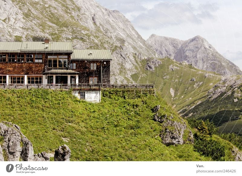 Bergstation Erholung ruhig Ferien & Urlaub & Reisen Tourismus Ausflug Ferne Freiheit Berge u. Gebirge wandern Natur Landschaft Wolken Gras Sträucher Felsen