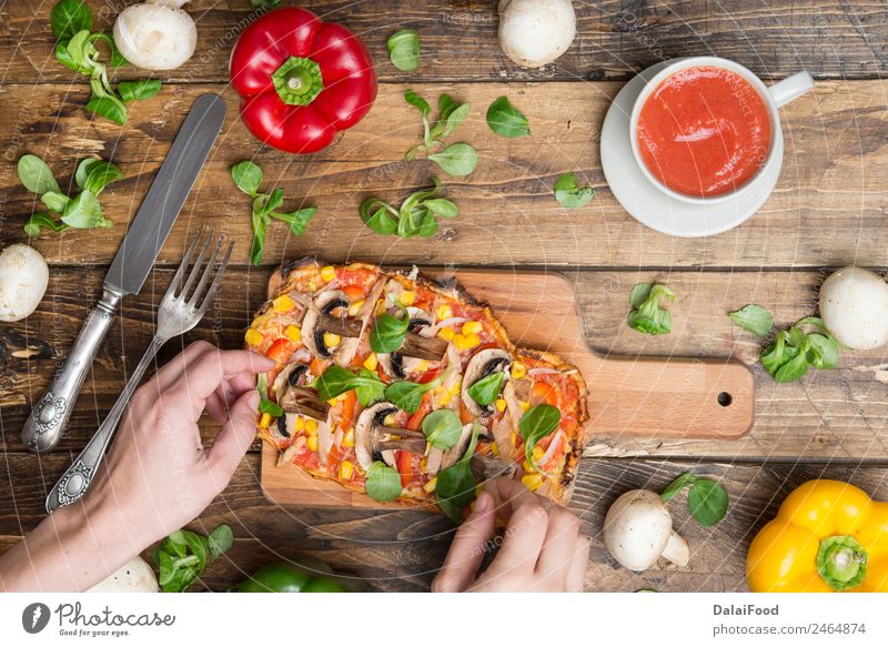 Pizza handgemacht Lebensmittel Abendessen Slowfood Lifestyle Körper Gesunde Ernährung Sommer Winter Feste & Feiern Valentinstag Muttertag Oktoberfest Essen