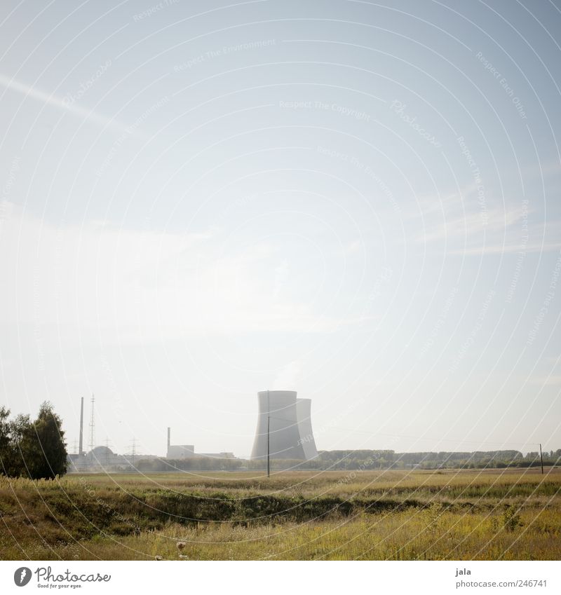 schöne welt? Umwelt Natur Landschaft Himmel Pflanze Baum Gras Wiese Feld Fabrik Bauwerk Gebäude Kernkraftwerk Aggression natürlich blau grün Farbfoto