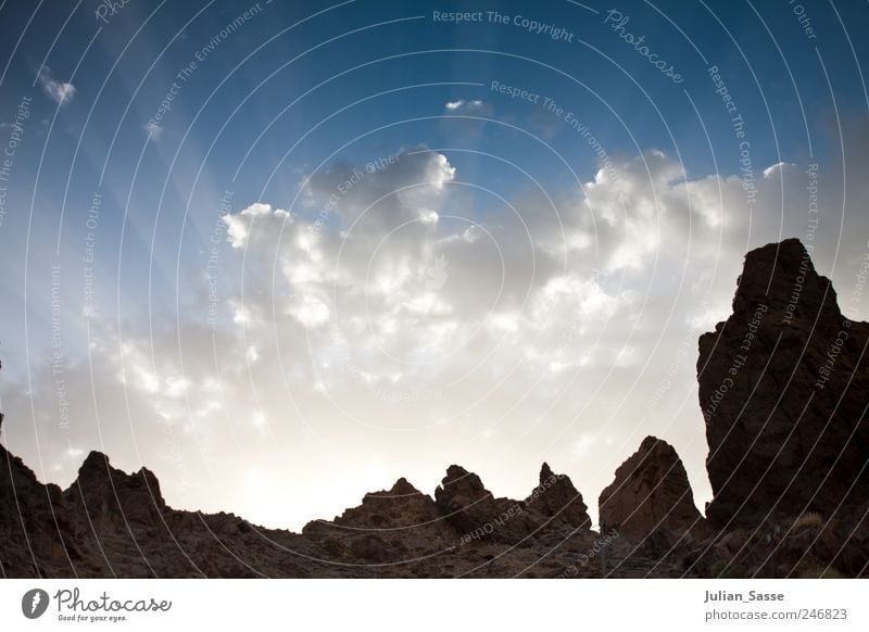 Strahlender Himmel Natur Landschaft Sand Wolken Sonnenlicht Sommer eckig Teneriffa Beleuchtung Sonnenstrahlen Felsen Berge u. Gebirge Teide Gesteinsformationen