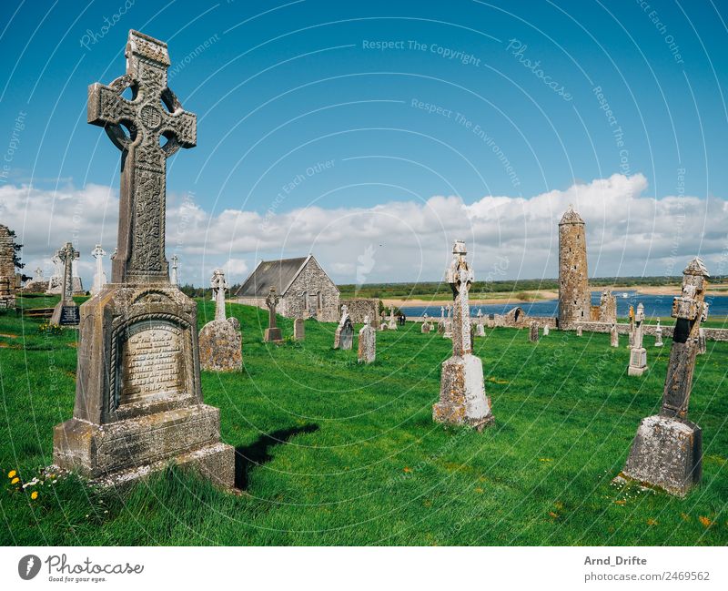 Irland - Clonmacnoise Ferien & Urlaub & Reisen Tourismus Ausflug Sightseeing Sommer Sommerurlaub Landschaft Himmel Wolken Schönes Wetter Park Fluss Menschenleer