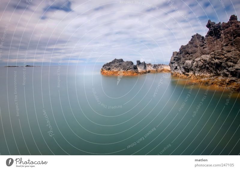 baigner l'île Landschaft Urelemente Wasser Himmel Wolken Sommer Fjord Meer Insel blau braun weiß Einsamkeit Farbfoto Gedeckte Farben Außenaufnahme Menschenleer