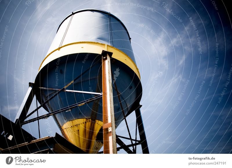 Weltraumschrott Maschine Baumaschine Technik & Technologie Energiewirtschaft Himmel Schönes Wetter gigantisch groß rund blau gelb Silo Schredder Industrieanlage