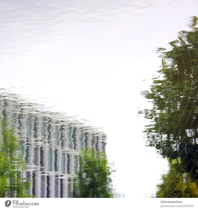 Ach... guck ma! Umwelt Landschaft Wasser Wassertropfen Himmel Wolkenloser Himmel Schönes Wetter Pflanze Baum Park Wellen Teich Haus Bankgebäude Bauwerk Gebäude