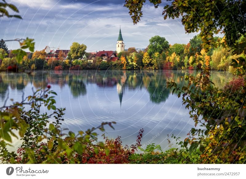 Hüfingen Schwarzwald Schwarzwald Baar Reise Reiseziel Touristik Fremdenverkehr Herbst Bäume Laub See Teich Weiher Stadt Kirche Urban