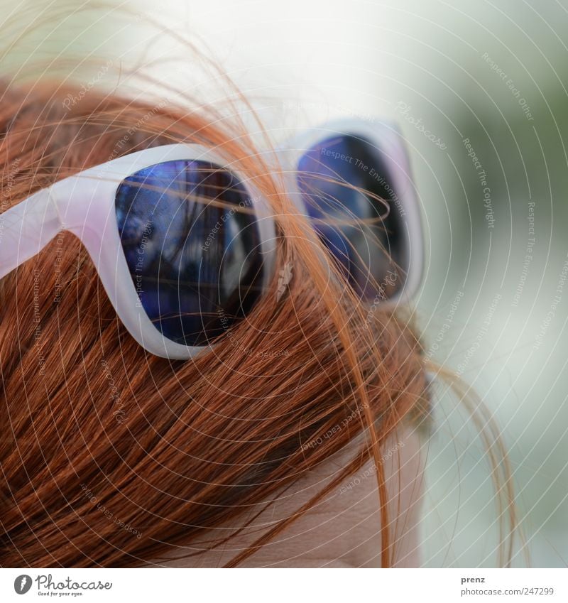 rotschopf Mensch Kopf Haare & Frisuren 1 rothaarig langhaarig Kunststoff Brille Sonnenbrille Stirn Reflexion & Spiegelung Sommer Farbfoto Außenaufnahme