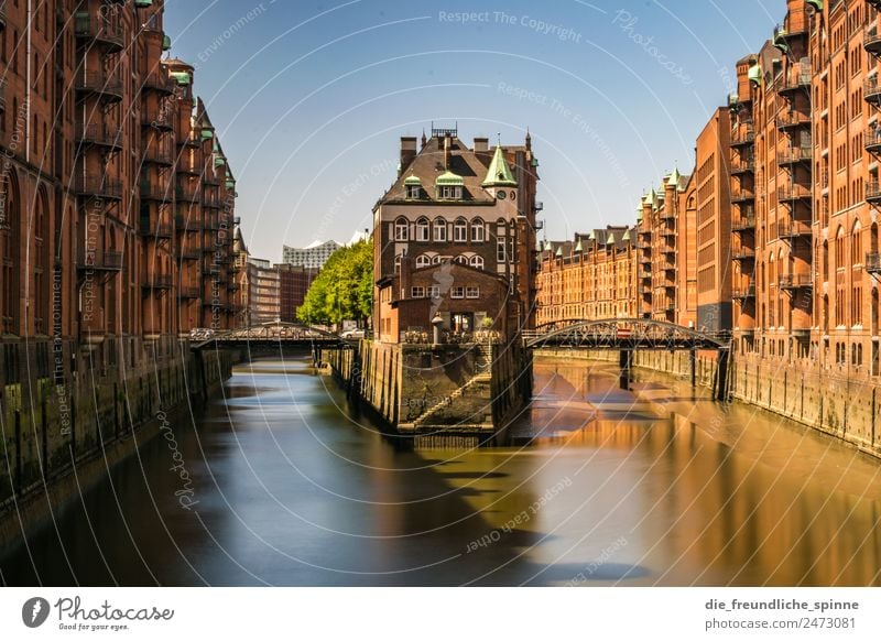 Wasserschloss Hamburg Architektur Wolkenloser Himmel Sommer Schönes Wetter Deutschland Europa Stadt Hafenstadt Industrieanlage Burg oder Schloss Bauwerk Gebäude