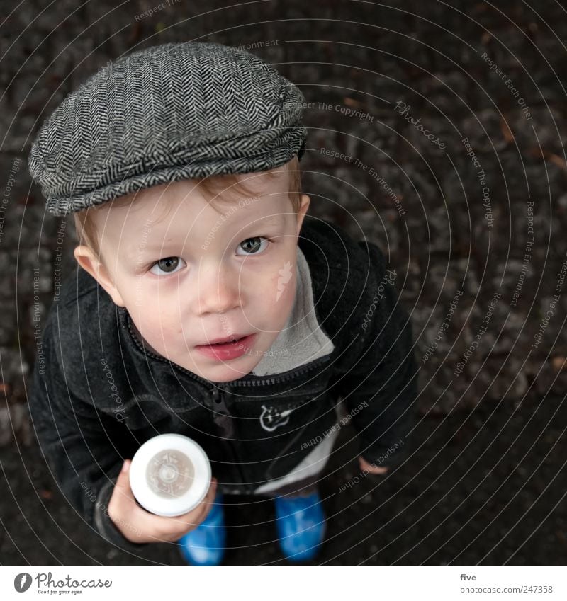 F. Mensch maskulin Kind Kleinkind Junge Kindheit Kopf 1 1-3 Jahre Jacke Hut Mütze Haare & Frisuren Blick blond Freundlichkeit Fröhlichkeit Freude Glück