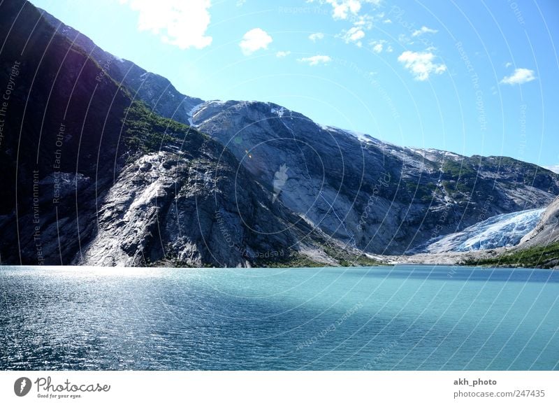 Gletscherzunge Landschaft Wasser Himmel Sonnenlicht Sommer Schönes Wetter Berge u. Gebirge See Gletschersee kalt schön blau grau weiß türkis Norwegen