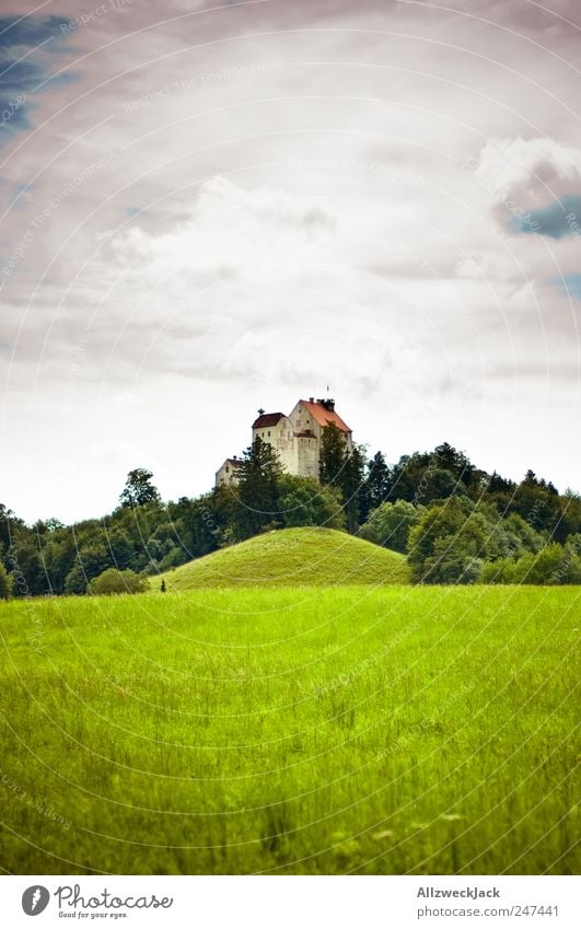 Waldburg Ferien & Urlaub & Reisen Ausflug Sightseeing Traumhaus Landschaft Wolken Sommer Gras Feld Hügel Sehenswürdigkeit Waldburg Wolfegg alt ästhetisch