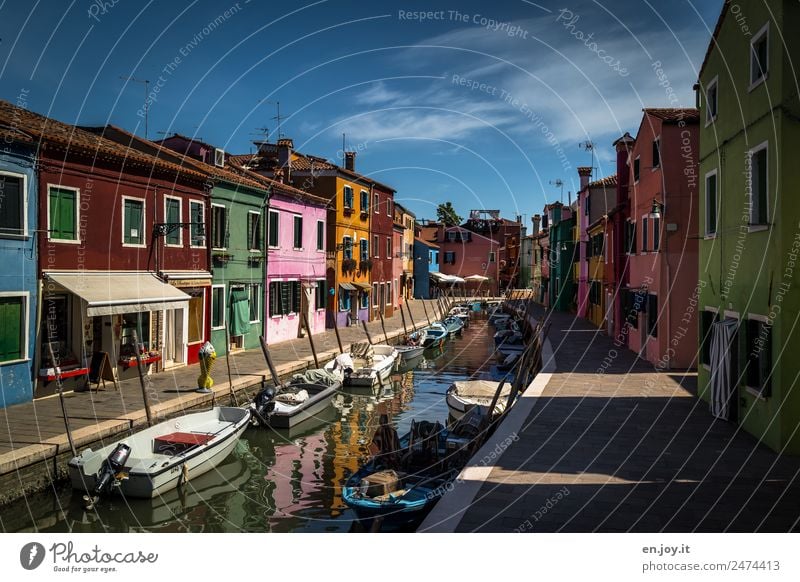 kurvig Ferien & Urlaub & Reisen Tourismus Ausflug Sightseeing Städtereise Sommerurlaub Insel Burano Venedig Italien Europa Fischerdorf Kleinstadt Hafenstadt