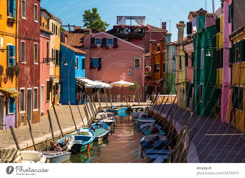 Parkplatzprobleme Ferien & Urlaub & Reisen Ausflug Sightseeing Städtereise Sommerurlaub Burano Venedig Italien Dorf Fischerdorf Hafenstadt Altstadt Menschenleer