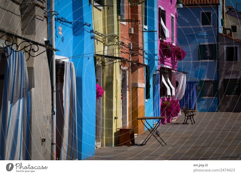 wohnen Ferien & Urlaub & Reisen Ausflug Sightseeing Städtereise Sommerurlaub Burano Venedig Italien Dorf Kleinstadt Altstadt Menschenleer Haus Fassade alt