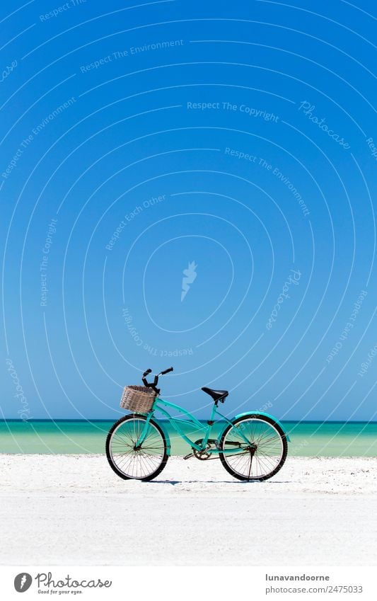 Fahrrad am Strand schön Ferien & Urlaub & Reisen Sommer Meer Insel Sport Fahrradfahren Natur Landschaft Sand Himmel Küste Verkehr retro blau türkis weiß