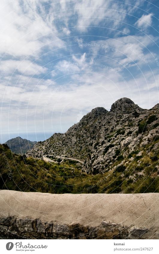 Der Weg zum Meer Ferien & Urlaub & Reisen Tourismus Ausflug Sommerurlaub Insel Sa Calobra Umwelt Natur Landschaft Himmel Wolken Sonnenlicht Schönes Wetter Hügel