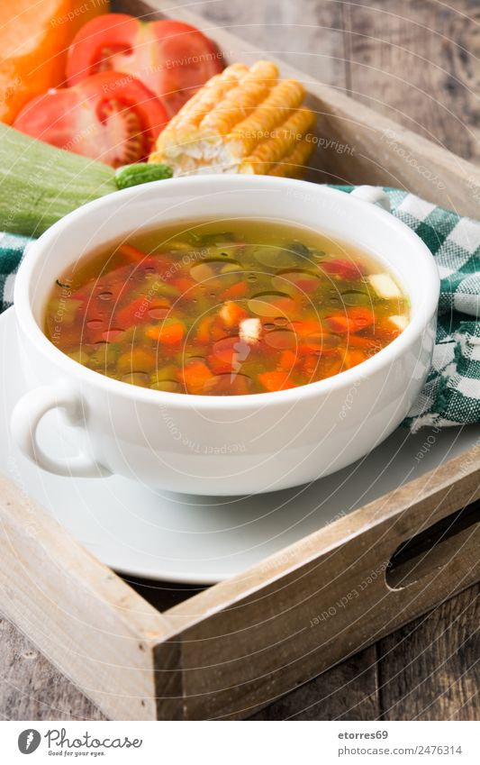 Gemüsesuppe in Schüssel auf Holztisch Lebensmittel Suppe Eintopf Kräuter & Gewürze Ernährung Essen Abendessen Bioprodukte Vegetarische Ernährung Diät