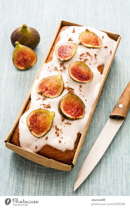 Köstlicher Feigenkuchen auf blauem Hintergrund Backwaren Kuchen Dessert Pasteten verglast Frucht Lebensmittel Gesunde Ernährung Foodfotografie Gesundheit frisch