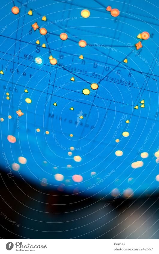 600 Sterne Globus Sternenhimmel Sternenglobus Sternbild Steinbock leuchten glänzend blau gelb Astrologie Astronomie Licht Lichtfleck Tierkreiszeichen Geburtstag