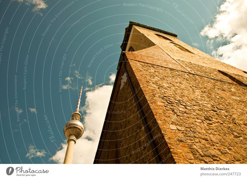 Iglesia de Santa Maria Berlin Berliner Fernsehturm Hauptstadt Stadtzentrum Kirche Dom Sehenswürdigkeit Wahrzeichen Denkmal alt Alexanderplatz Marienkirche