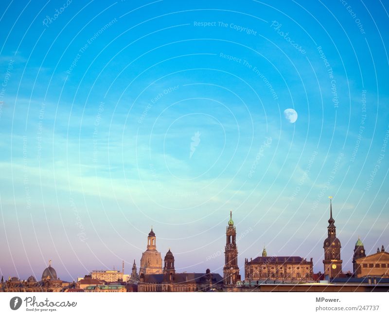 DD Stadt Hauptstadt Altstadt Bauwerk Sehenswürdigkeit Wahrzeichen Denkmal Kultur Dresden Sachsen Frauenkirche Religion & Glaube Kirchturmspitze Mond Himmel