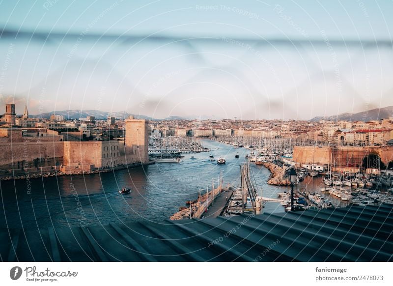 Vieux Port Umwelt Natur Stadt Hafenstadt Gefühle Stimmung Marseille Le vieux Port Altstadt Provence Maschendraht Maschendrahtzaun Abenddämmerung Abendsonne