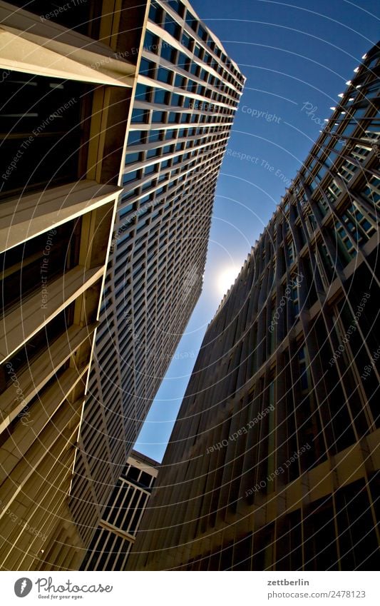 Froschperspektive again Architektur Berlin Büro Großstadt Hauptstadt Haus Himmel Himmel (Jenseits) Hochhaus Stadtzentrum Mitte Berlin-Mitte modern Neubau