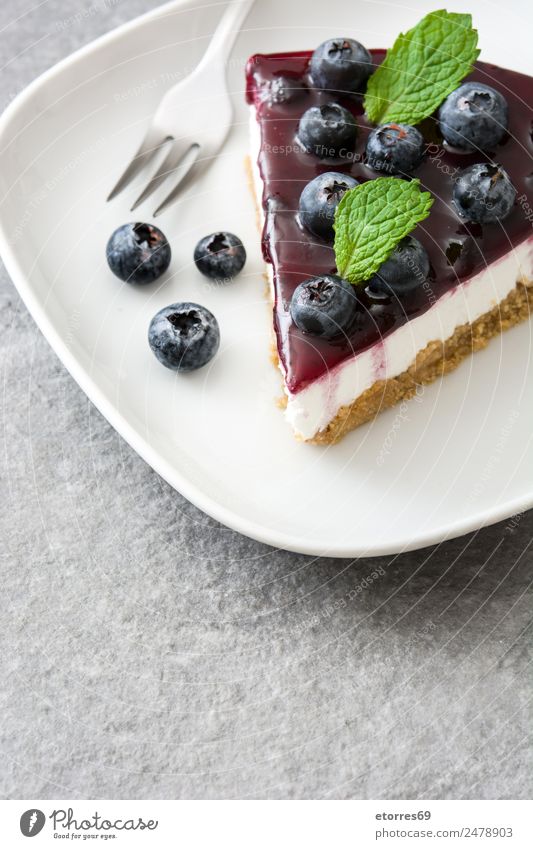 Stück Heidelbeer-Käsekuchen Blaubeeren Pasteten Backwaren Kuchen Dessert Frucht süß Bonbon Lebensmittel Gesunde Ernährung Foodfotografie backen cremig gebastelt