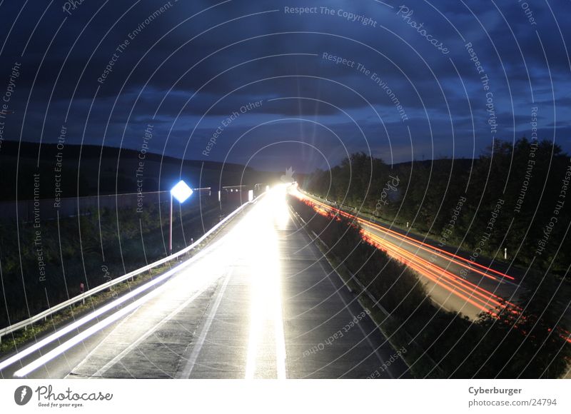 Aral BAB Sessen bei Nacht 2 Autobahn Langzeitbelichtung Verkehr blau