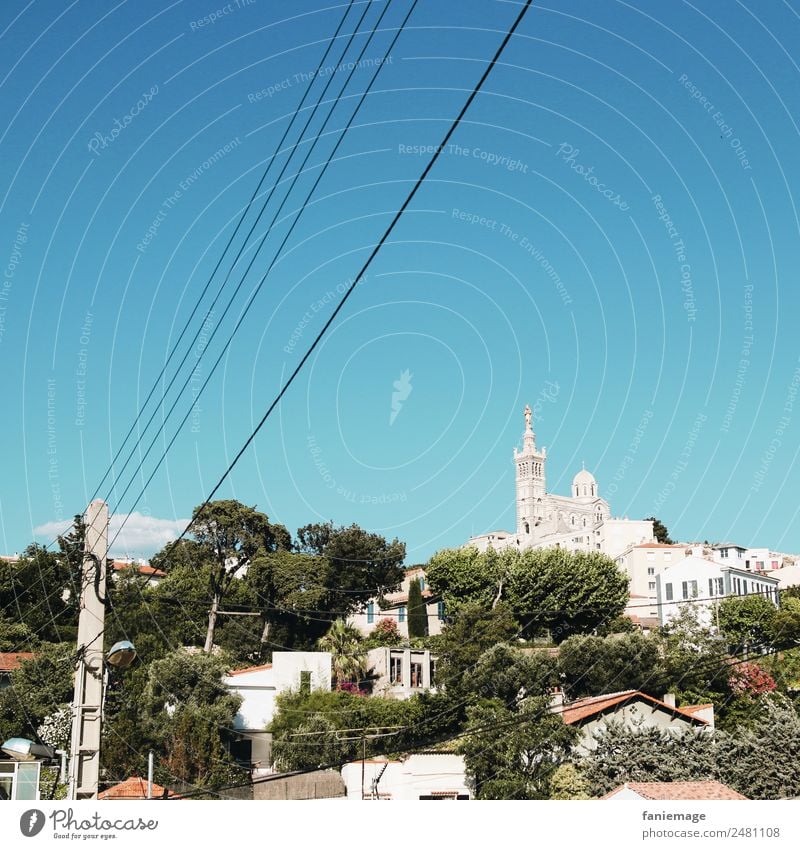 Marseille 7ème VI Stadt Hafenstadt Stadtrand Haus heiß Notre Dame de la Garde Provence Südfrankreich Frankreich Wahrzeichen perspektivwechsel Perspektive