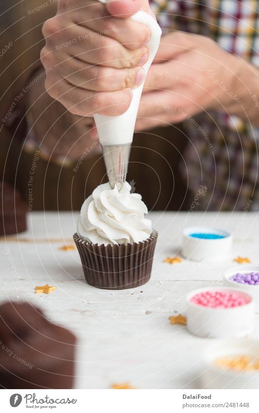 Cupcake-Backen Dessert Glück Winter Schnee Dekoration & Verzierung Feste & Feiern Weihnachten & Advent Baum lecker neu niedlich grün rot weiß Hintergrund backen